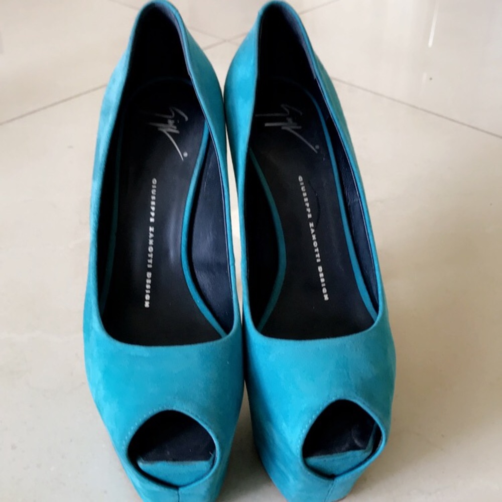 Giuseppe Zanotti Liza Peep-toe Suede Pumps